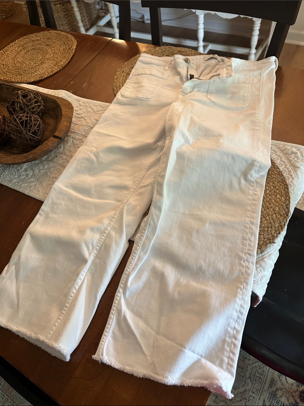 Women’s Vineyard Vines White Wide-Leg Jeans - Classic Casual Style, size 31 EC